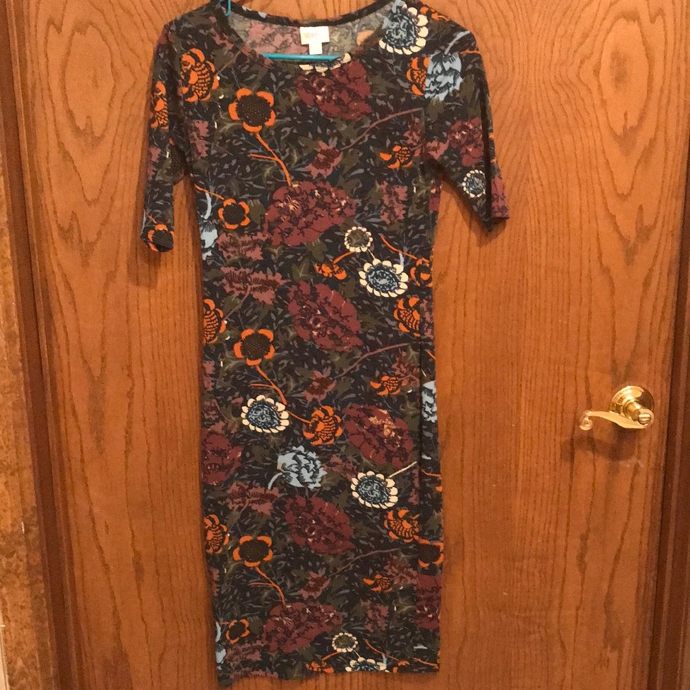 LuLaRoe pencil dress. Size XS. Beautiful flower pattern.